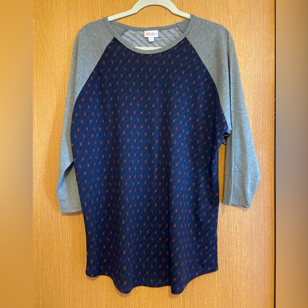 NWOT Lularoe Randy Tee